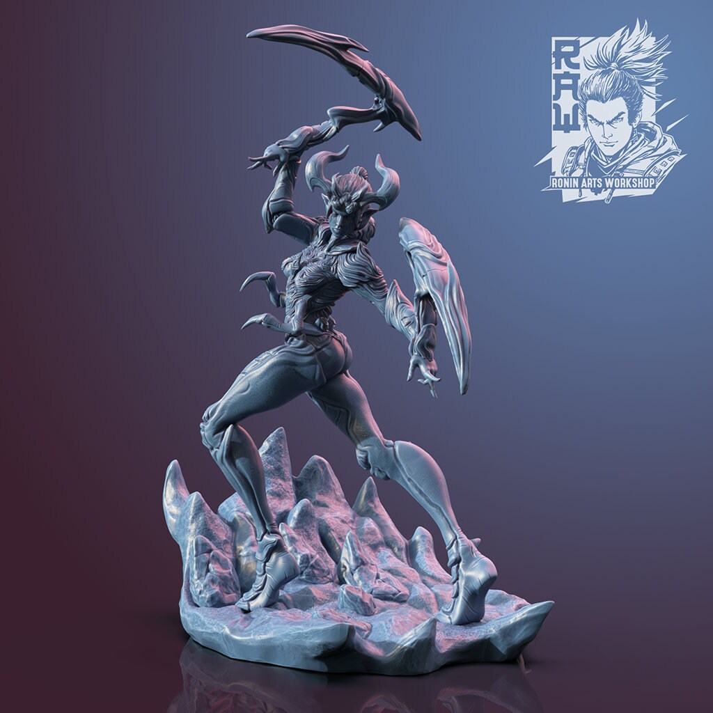 Mantis Huntress from "Harbingers of Twilight" by Ronin Arts Workshop 35mm Miniatures