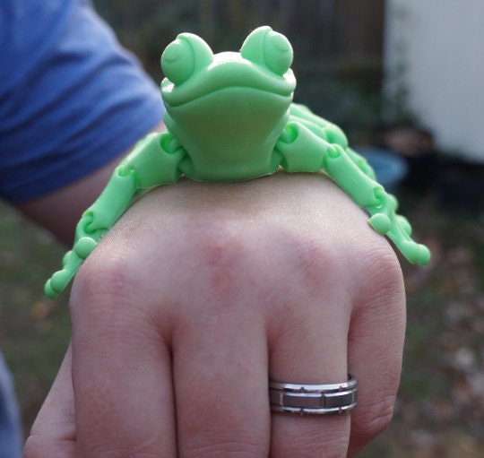 Frog Articulated Toy by Flexi Factory
