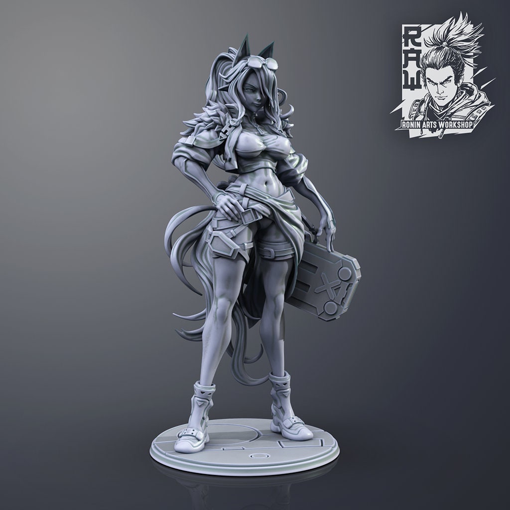 Sci Fi Elf Pin Up Girl by Ronin Arts Workshop 75mm Miniatures